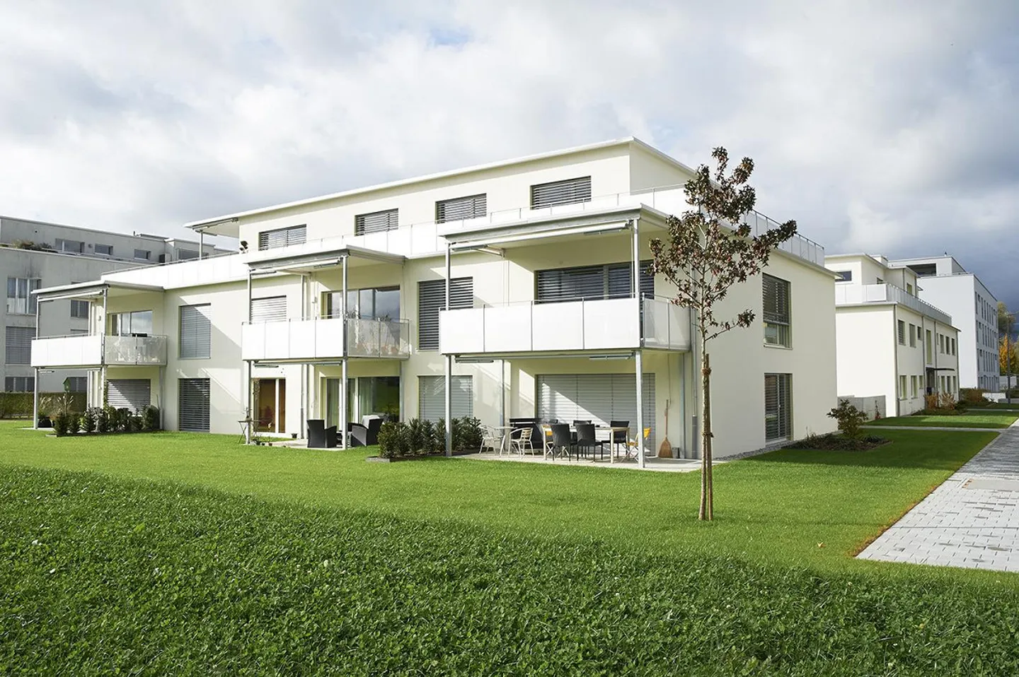 Vivere moderno con patio privato garantito! - Foto 2 di 7