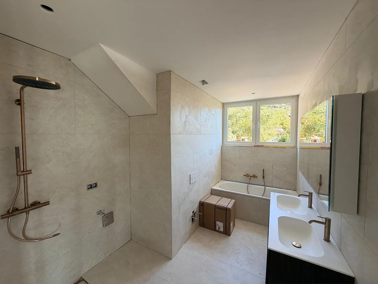 Tolle Weit- und Seesicht. Hochwertiger Innenausbau - Foto 10 di 18