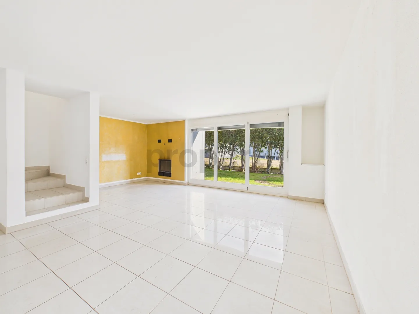 Nous vendons une belle maison spacieuse à Brione sopra Minusio avec piscine et jardin. (Pas de vue sur le lac) - Photo 3 sur 12