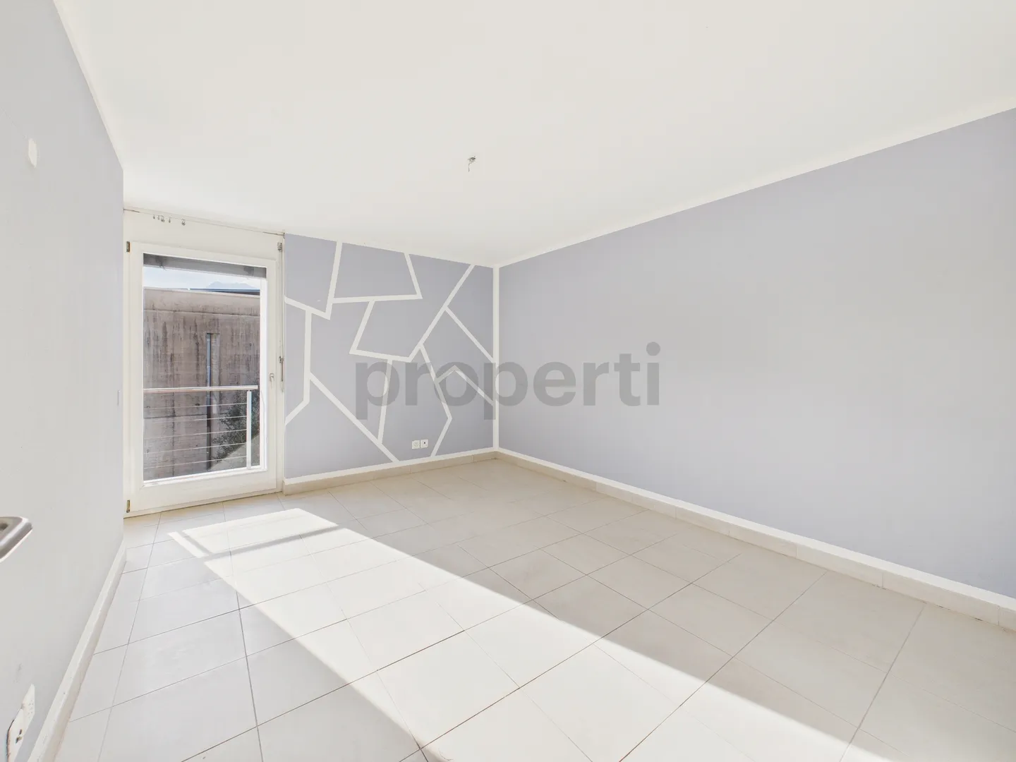 Nous vendons une belle maison spacieuse à Brione sopra Minusio avec piscine et jardin. (Pas de vue sur le lac) - Photo 8 sur 12