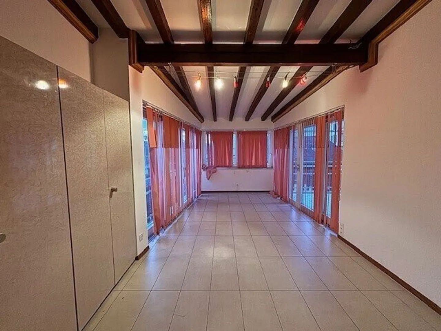 Ampio appartamento di 6,5 stanze nel centro di Penthalaz - Foto 6 di 9