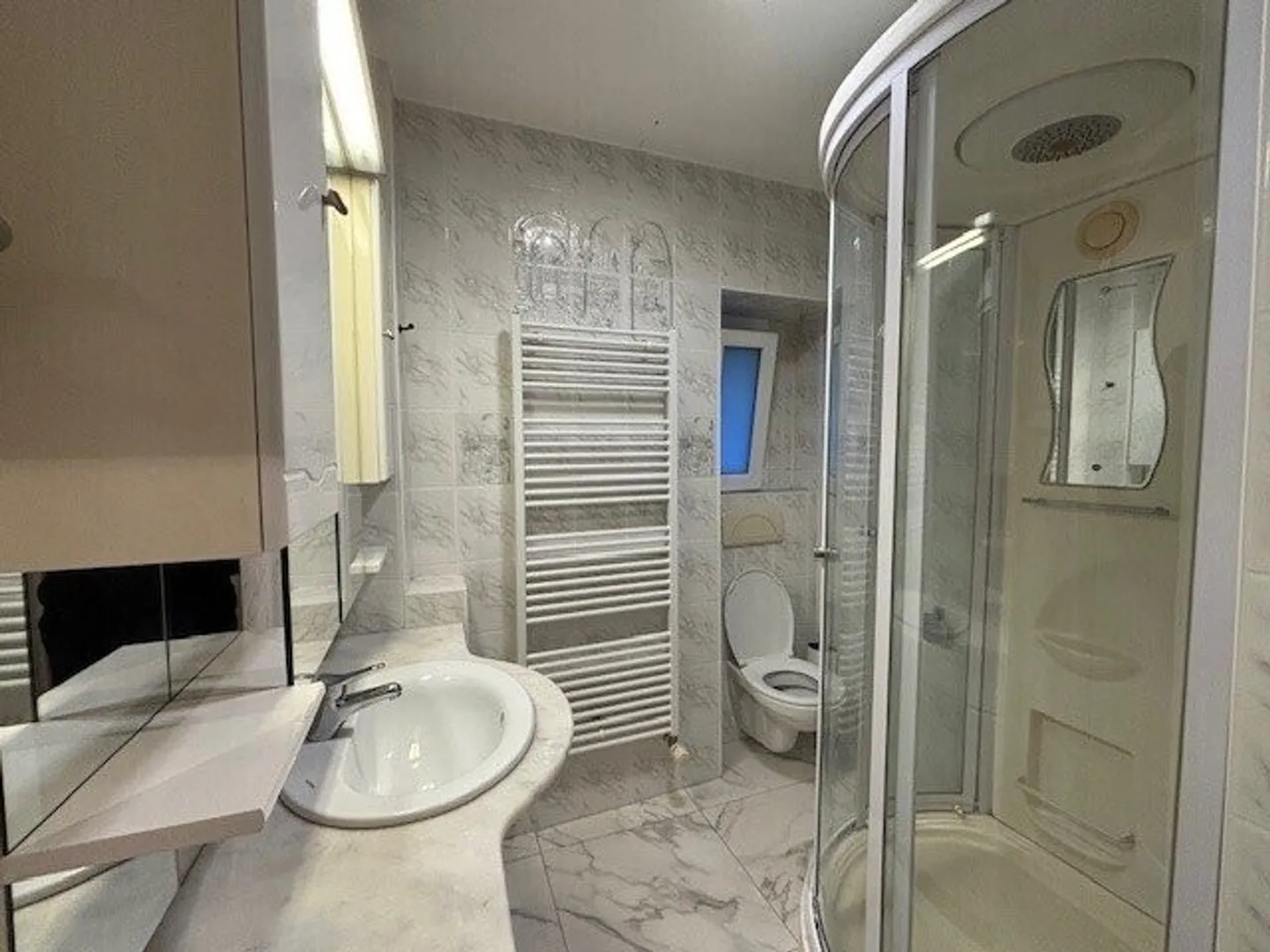 Ampio appartamento di 6,5 stanze nel centro di Penthalaz - Foto 7 di 9