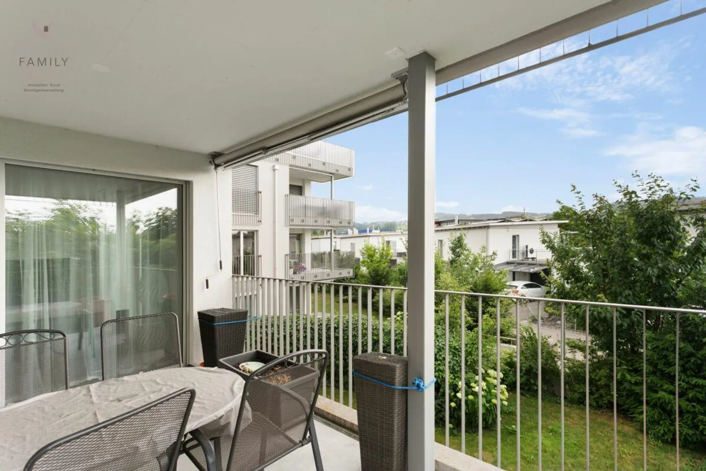 Beautiful and modern 3.5 room apartment close to the city in green surroundings - Photo 4 of 13