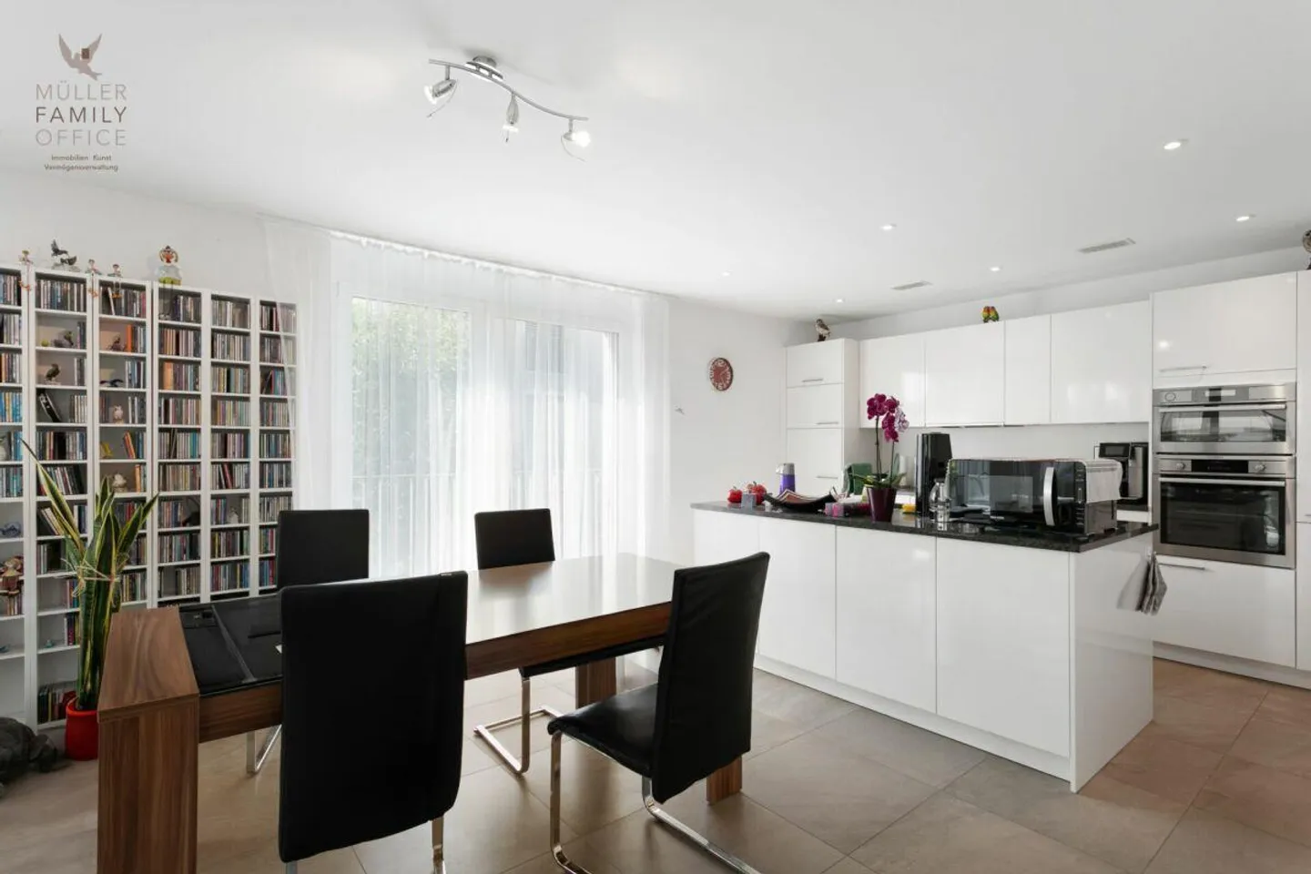 Beautiful and modern 3.5 room apartment close to the city in green surroundings - Photo 7 of 13