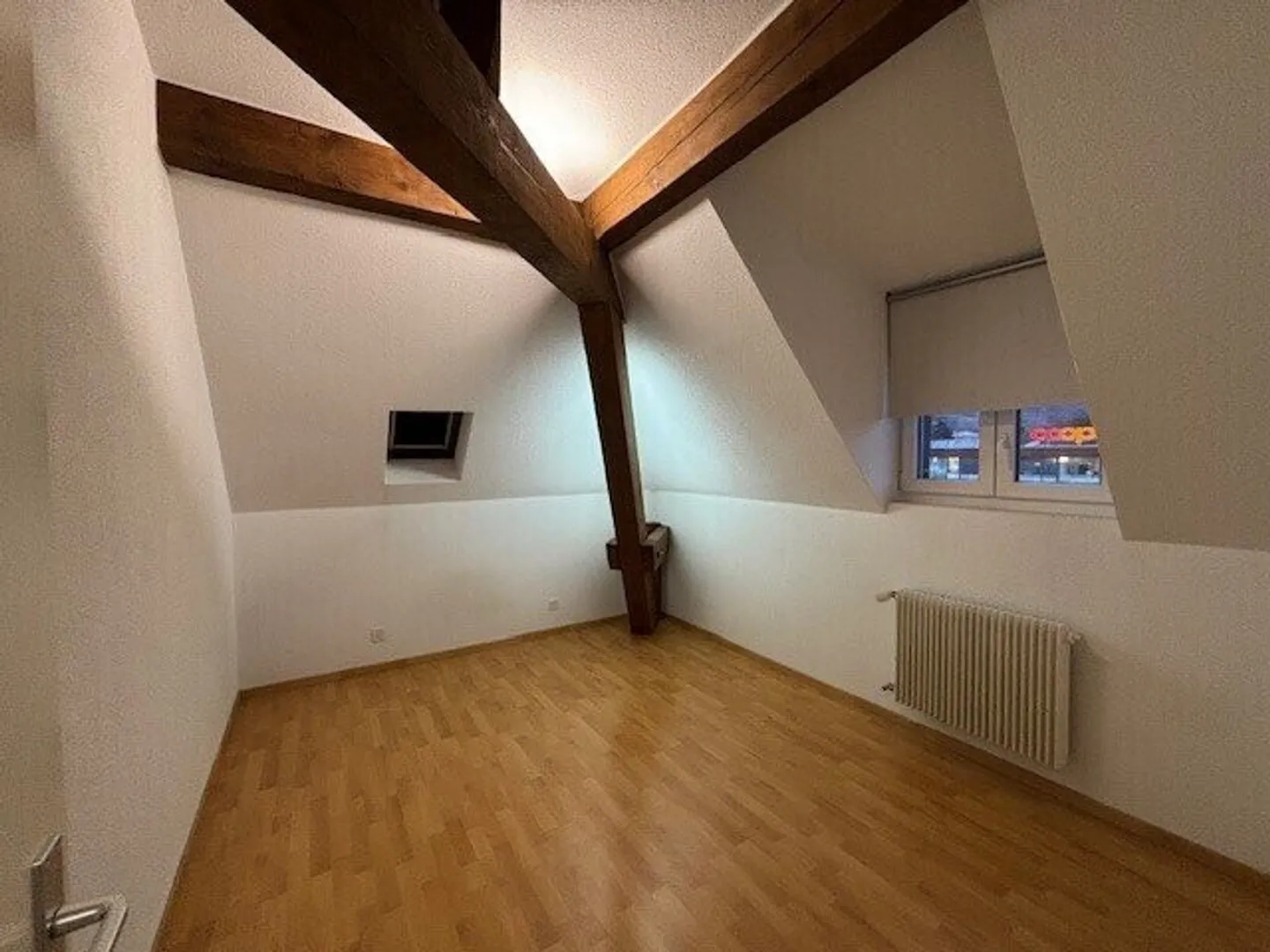 Ampio appartamento di 6,5 stanze nel centro di Penthalaz - Foto 5 di 9