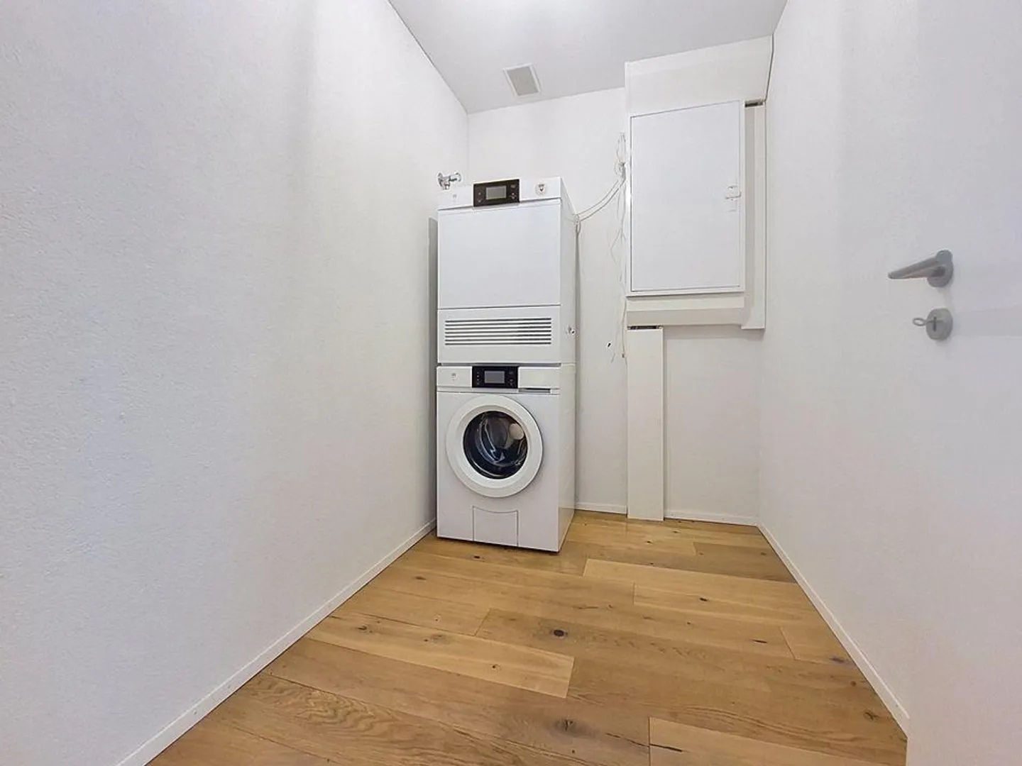 Modern 4.5-room apartment with spacious terrace in a quiet location - Photo 7 of 10