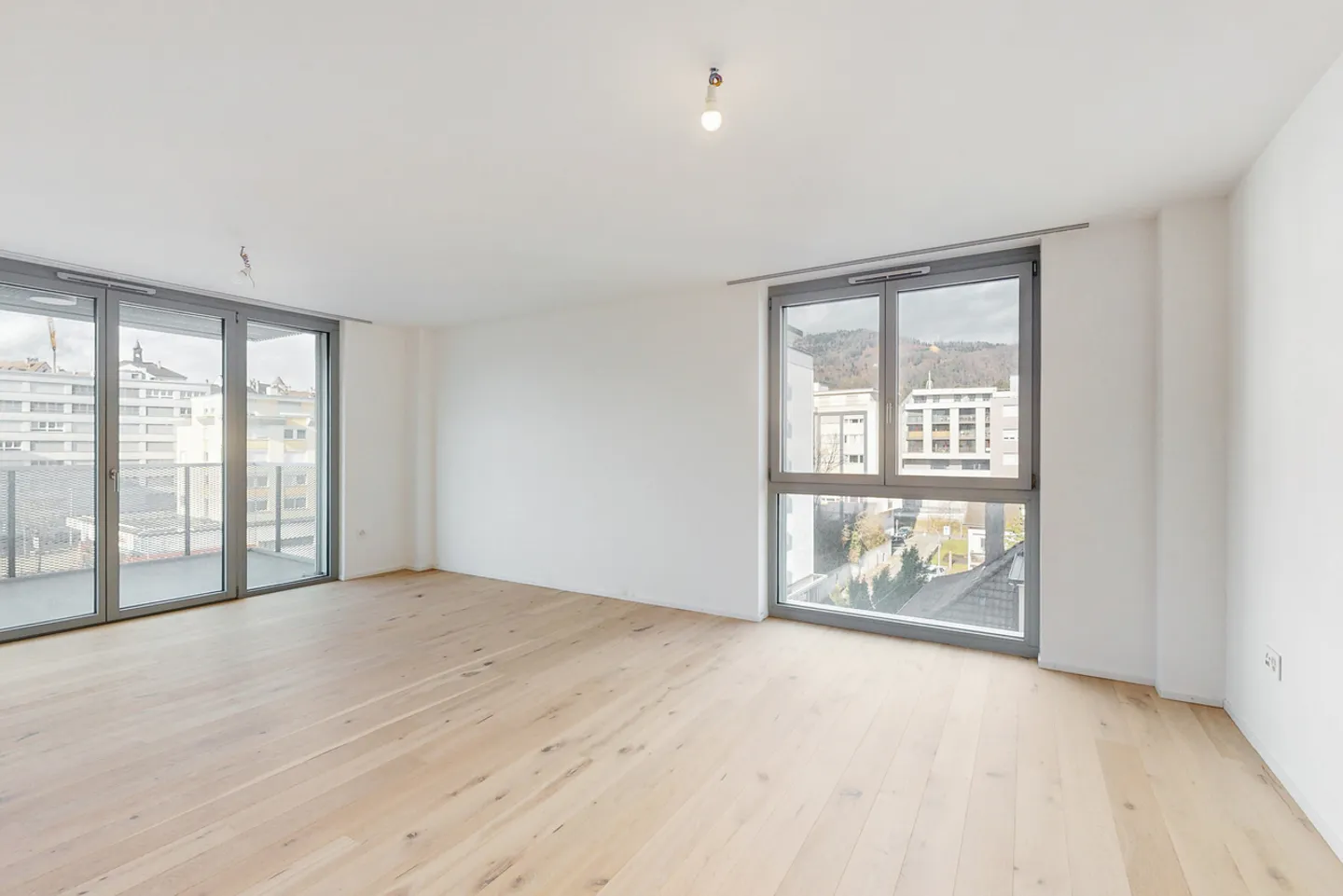 Appartement rénové au centre-ville - Photo 4 sur 10