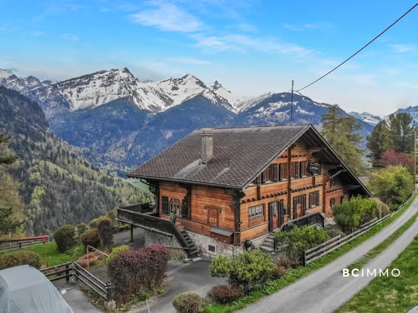 Großes Chalet auf einem wunderschönen Grundstück - Foto 1 von 11