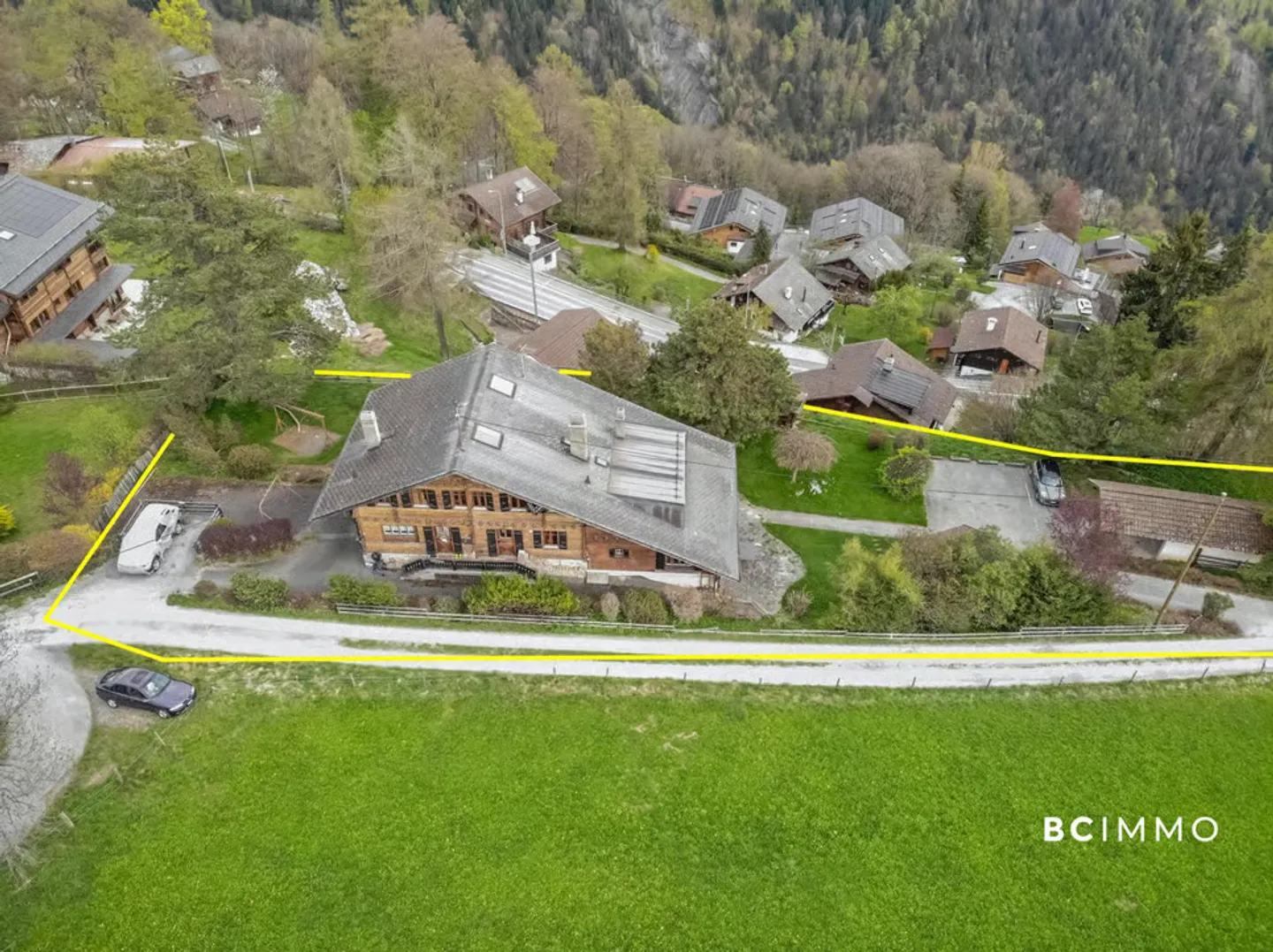 Großes Chalet auf einem wunderschönen Grundstück - Foto 3 von 11