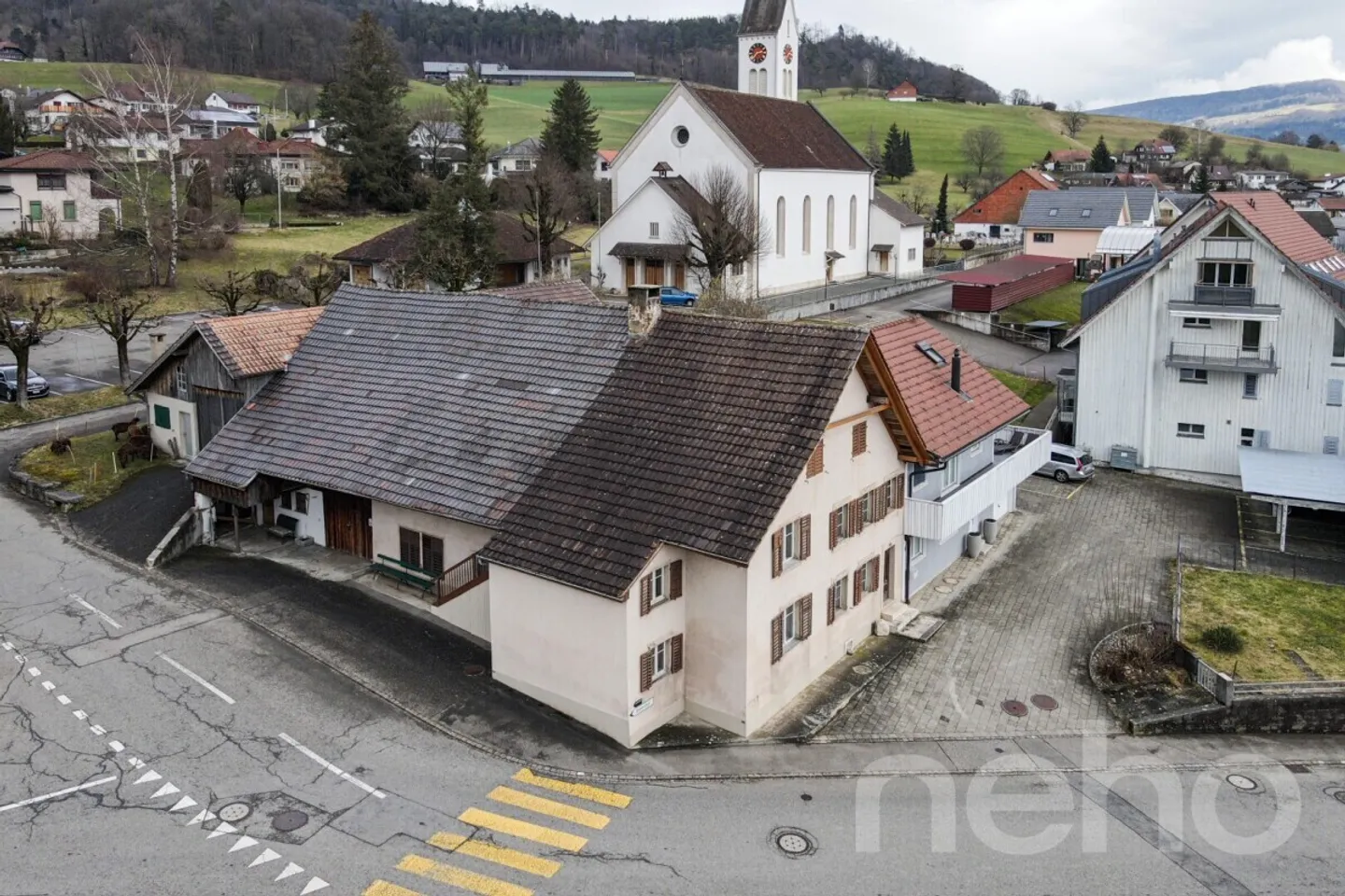 Bauernhaus mit angrenzendem Einfamilienhaus und viel Bauland inkl. - Foto 3 von 12