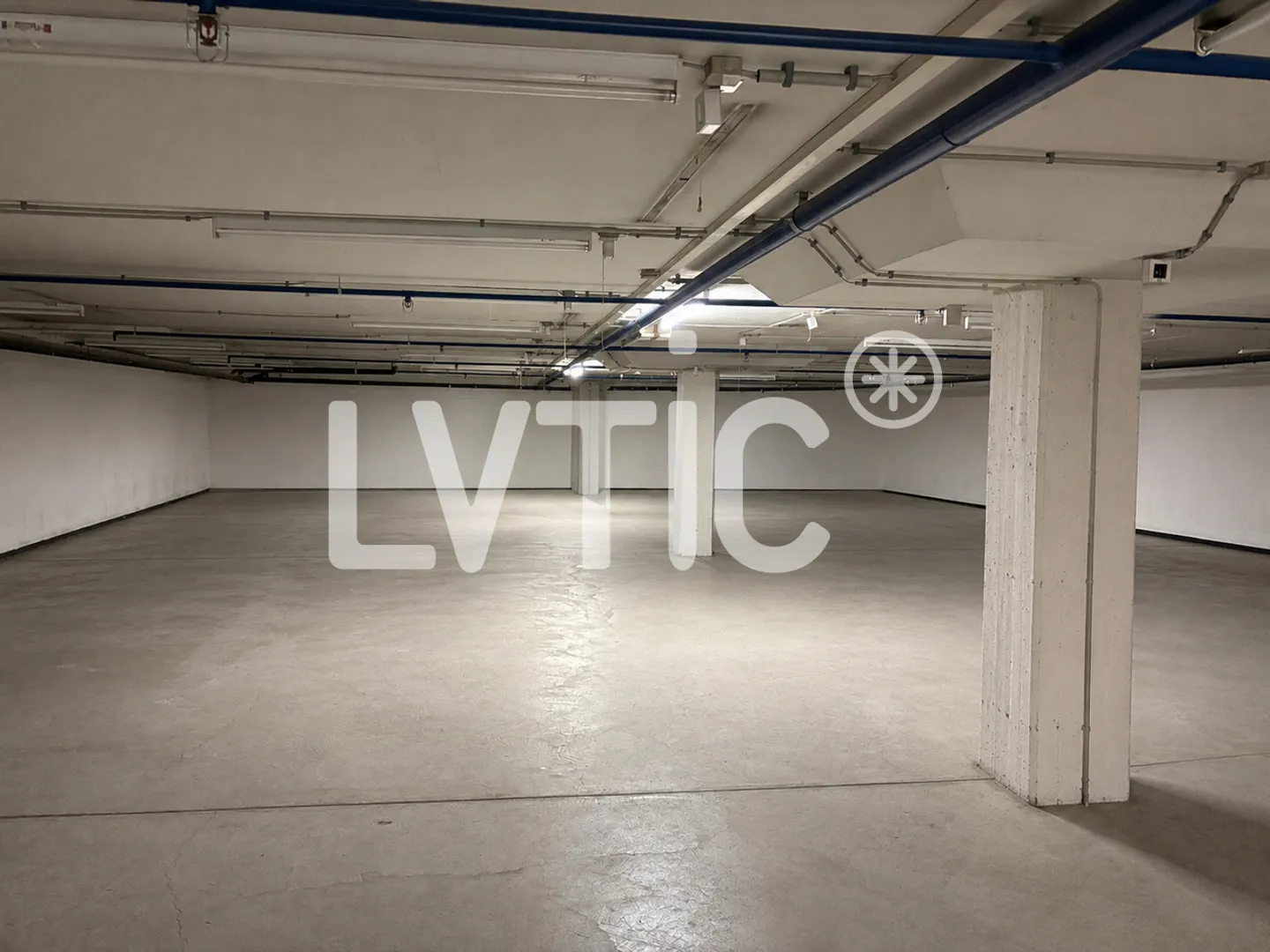 Deposito di 680 m2 divisibili da 300 m2 in affitto a Martigny - Foto 2 di 4