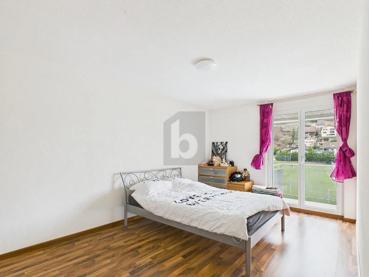 LICHTDURCHFLUTET MIT PARADIESISCHEM GARTEN - Foto 5 von 6