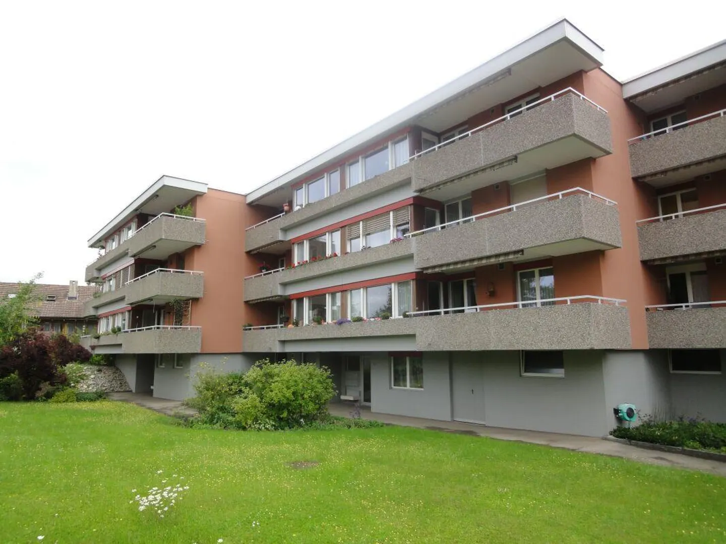 Sehr helle und ruhig gelegene Wohnung in Schaffhausen-Buchthalen. - Photo 1 of 9