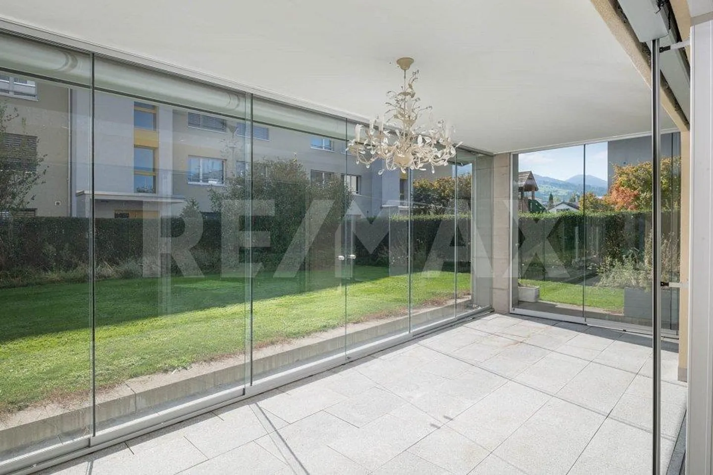 Beautiful 4.5-room garden apartment with winter garden and high-quality outdoor space - Photo 8 of 13