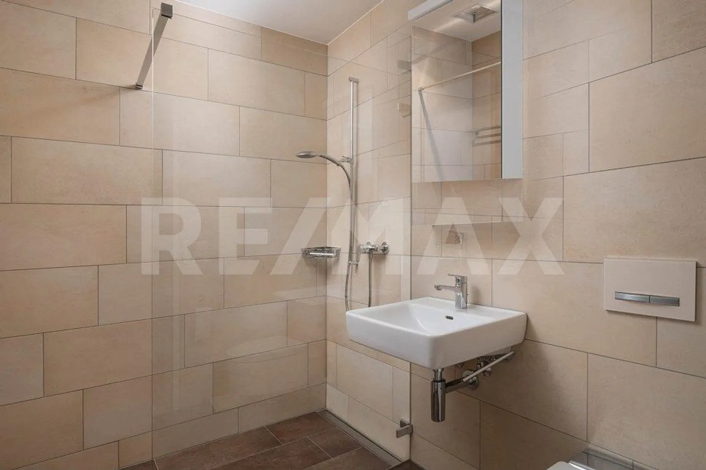 Beautiful 4.5-room garden apartment with winter garden and high-quality outdoor space - Photo 12 of 13