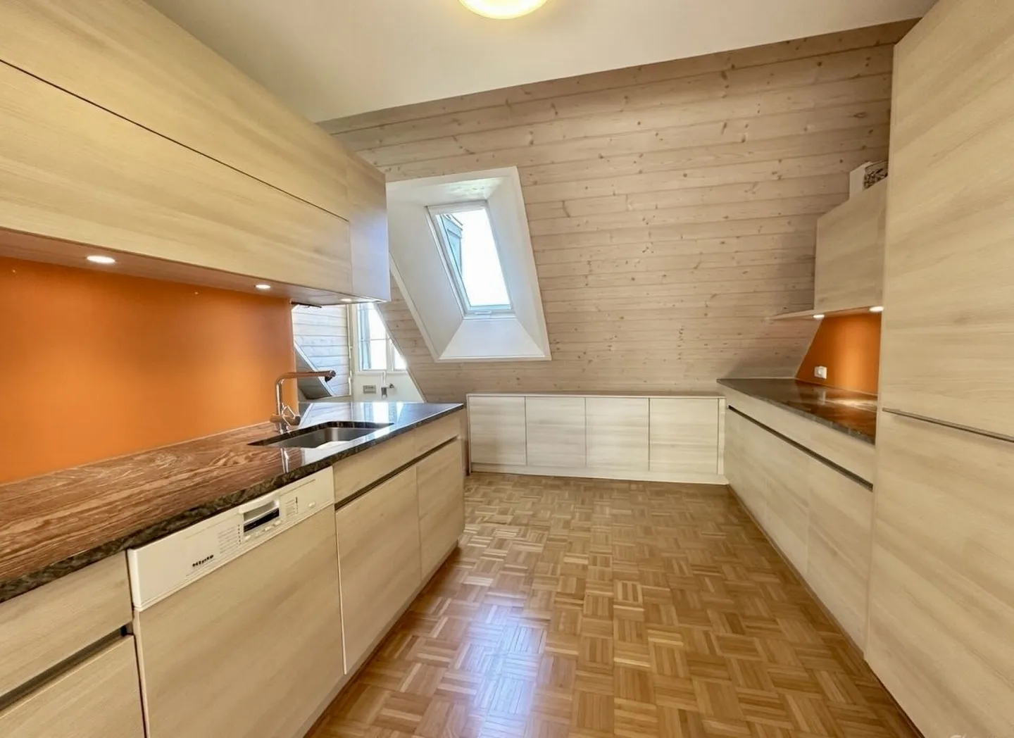 Appartamento maisonette attraente di 3,5 locali in una posizione tranquilla a Bonstetten - Foto 3 di 17