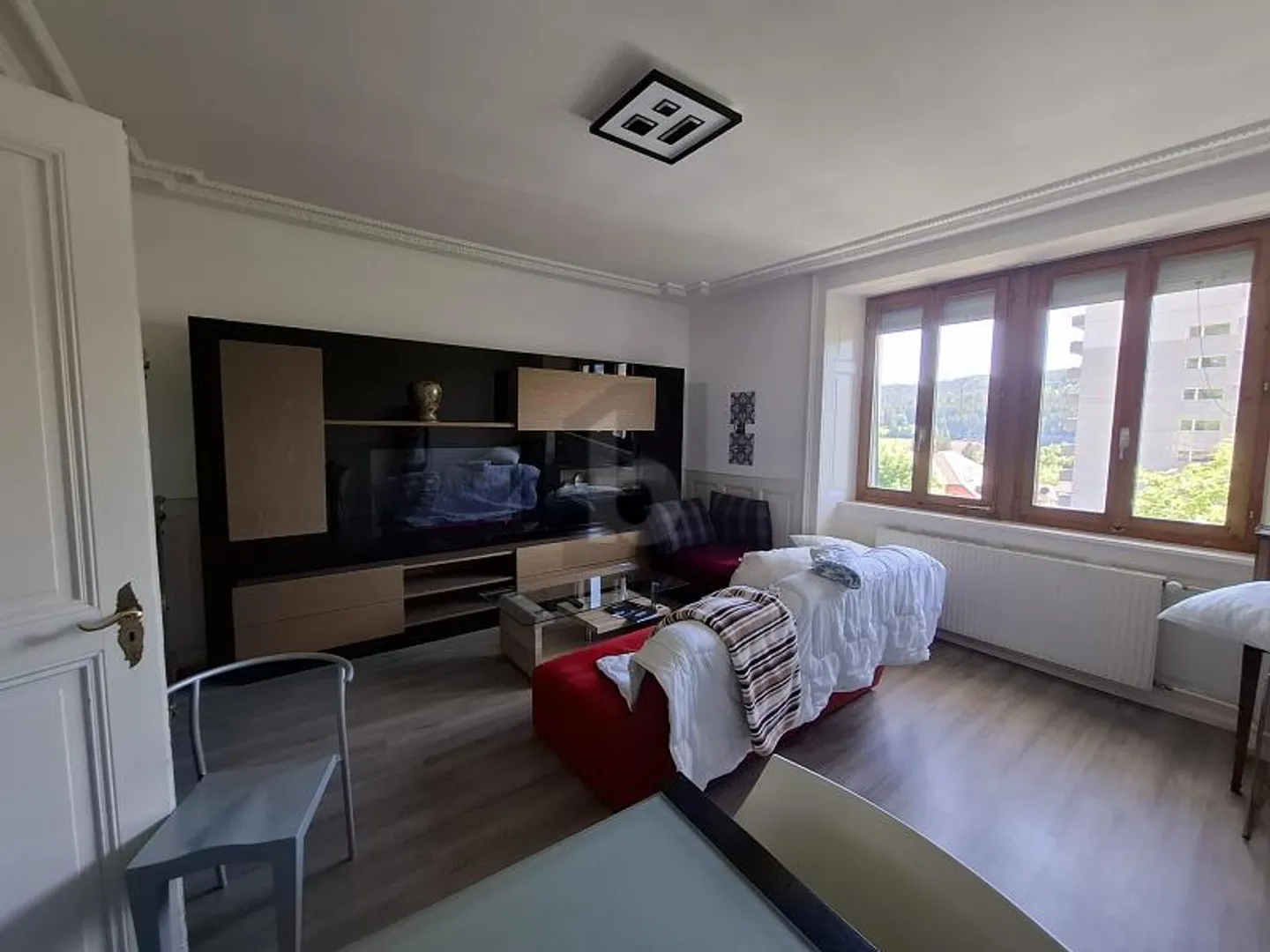 Bright Apartment with Garden - Photo 4 of 6