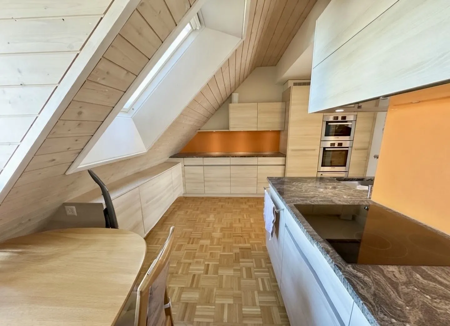 Appartamento maisonette attraente di 3,5 locali in una posizione tranquilla a Bonstetten - Foto 4 di 17