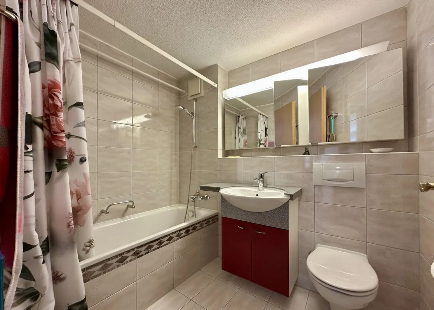 Appartamento maisonette attraente di 3,5 locali in una posizione tranquilla a Bonstetten - Foto 6 di 17