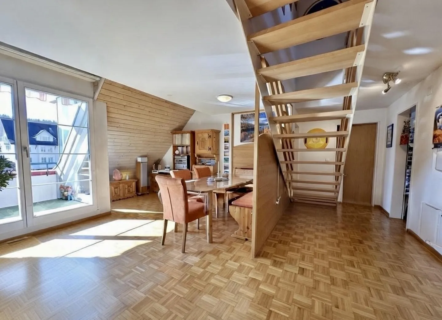 Appartamento maisonette attraente di 3,5 locali in una posizione tranquilla a Bonstetten - Foto 8 di 17