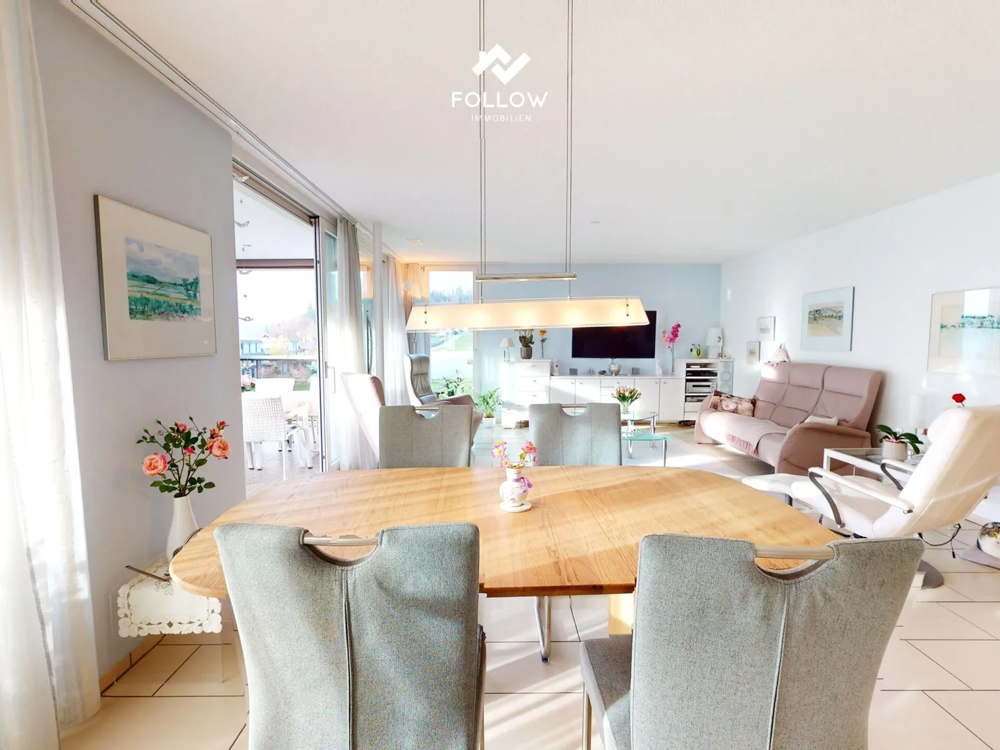 Modern and well-kept condominium with large covered terrace and parking space in Steffisburg - Photo 1 of 12