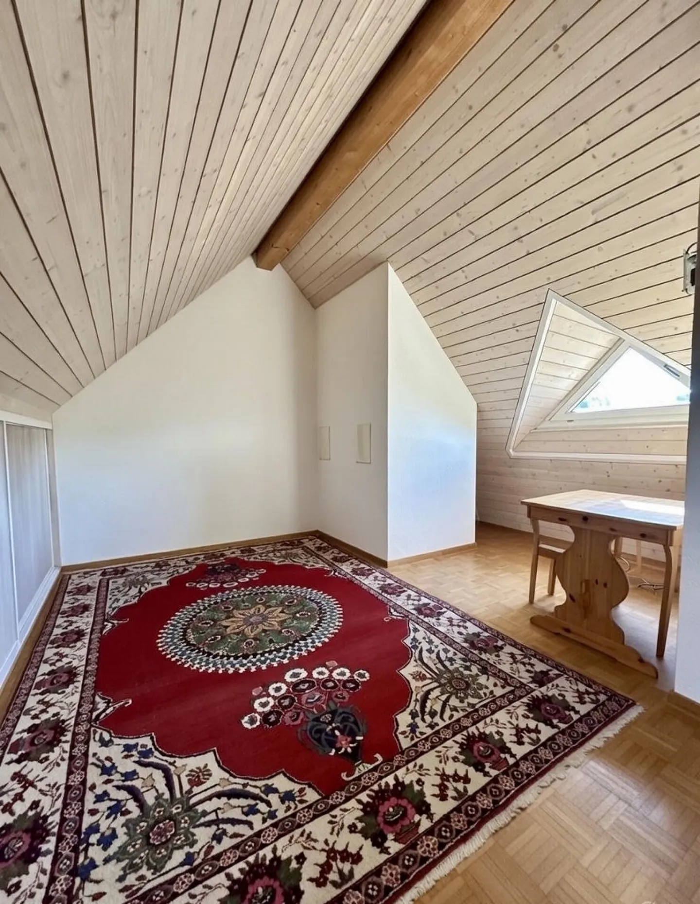 Appartamento maisonette attraente di 3,5 locali in una posizione tranquilla a Bonstetten - Foto 12 di 17