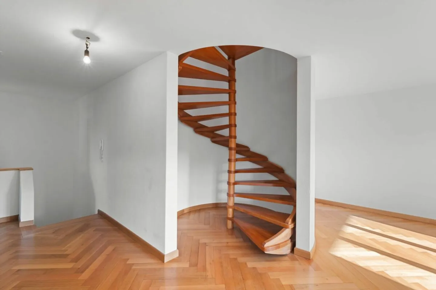 Appartamento in maisonette con camino, area giardino e 2 posti auto all'aperto! - Foto 7 di 17