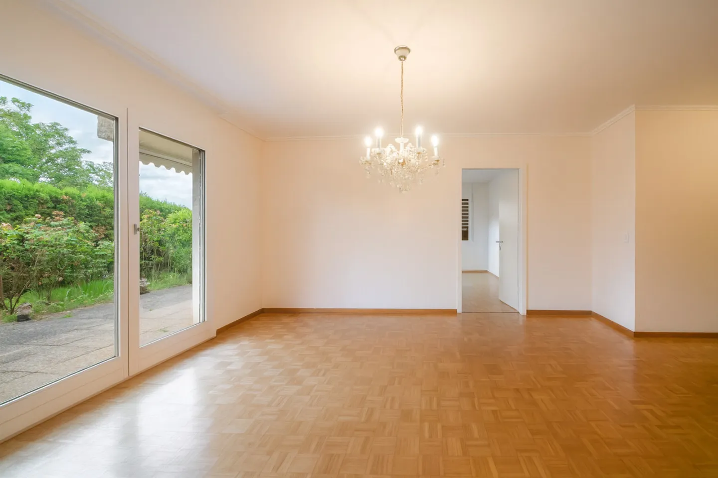 Wohnung mit 6 Zimmern, 200 m², mit eigenem Garten - Foto 2 von 7