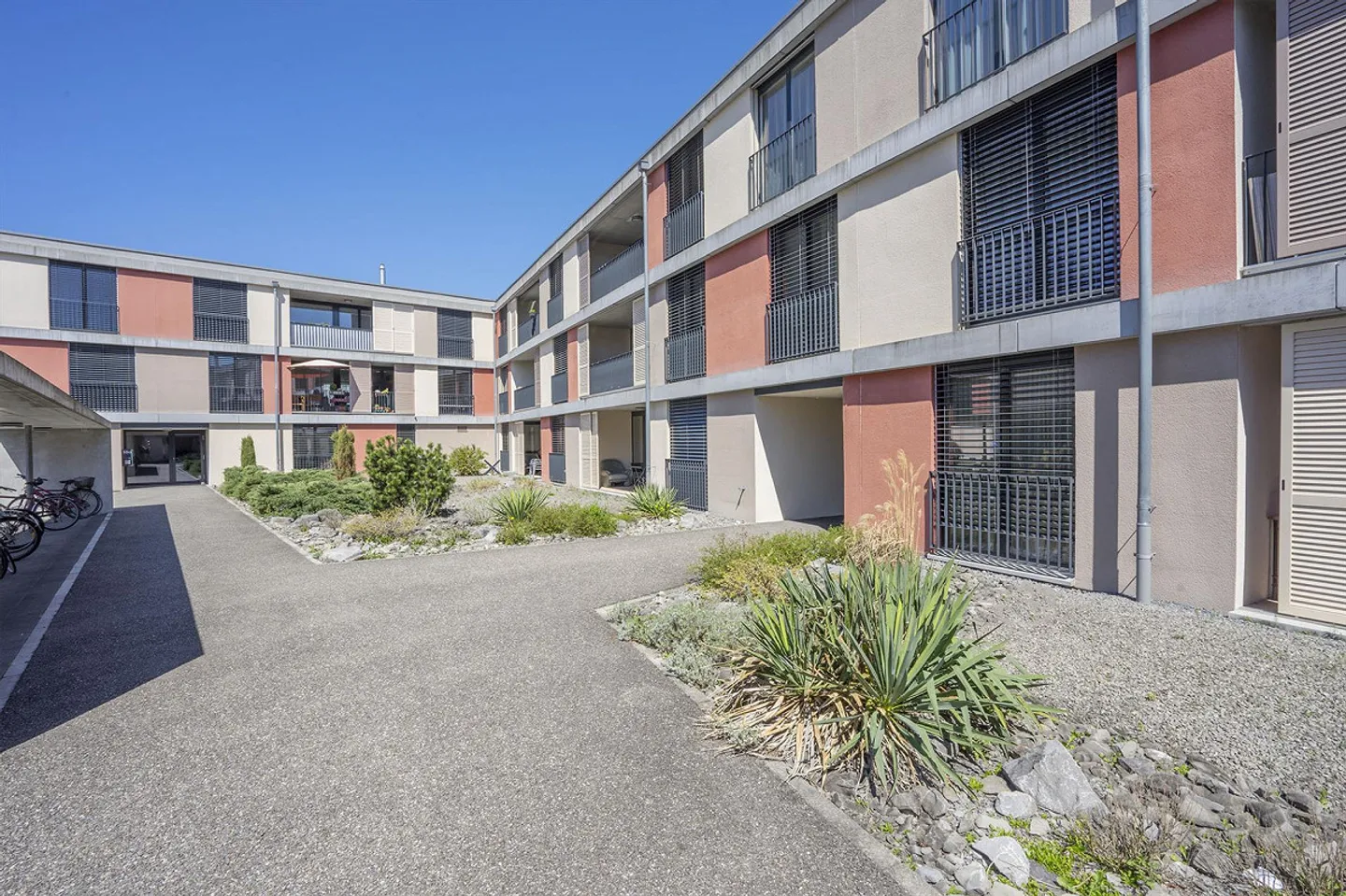 lichtdurchflutete, moderne Wohnung an toller Lage in Thun - Photo 1 sur 12