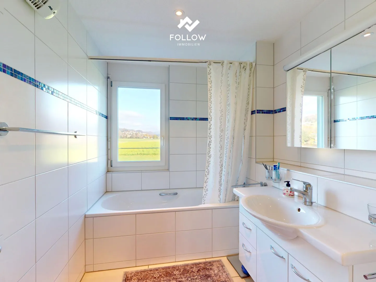 Modern and well-kept condominium with large covered terrace and parking space in Steffisburg - Photo 7 of 12