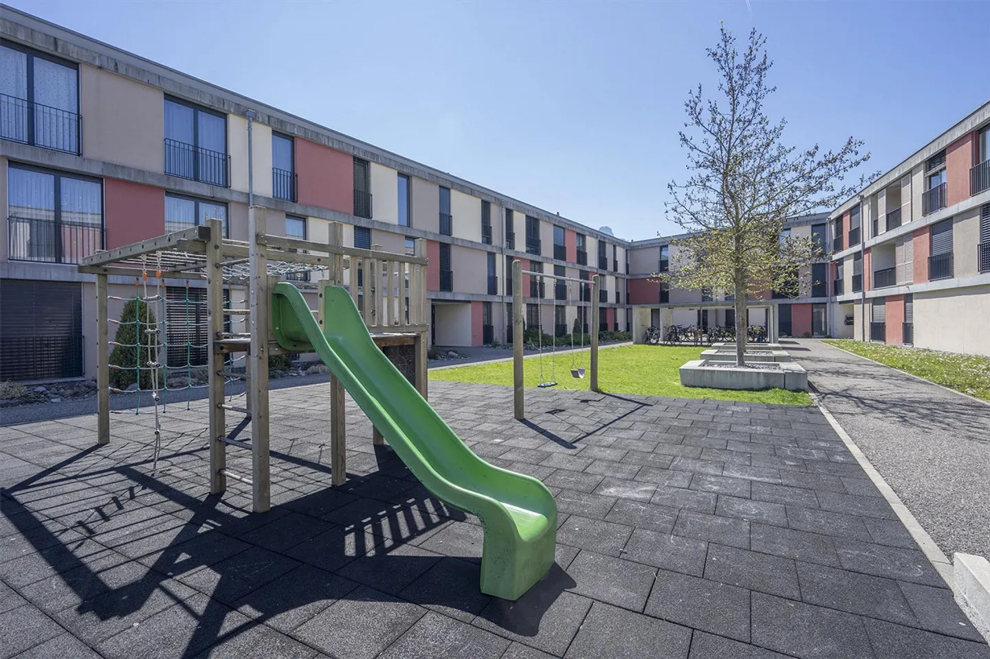 lichtdurchflutete, moderne Wohnung an toller Lage in Thun - Photo 2 sur 12