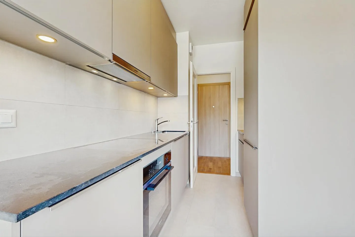 6-Zimmer-Wohnung - Foto 6 von 6