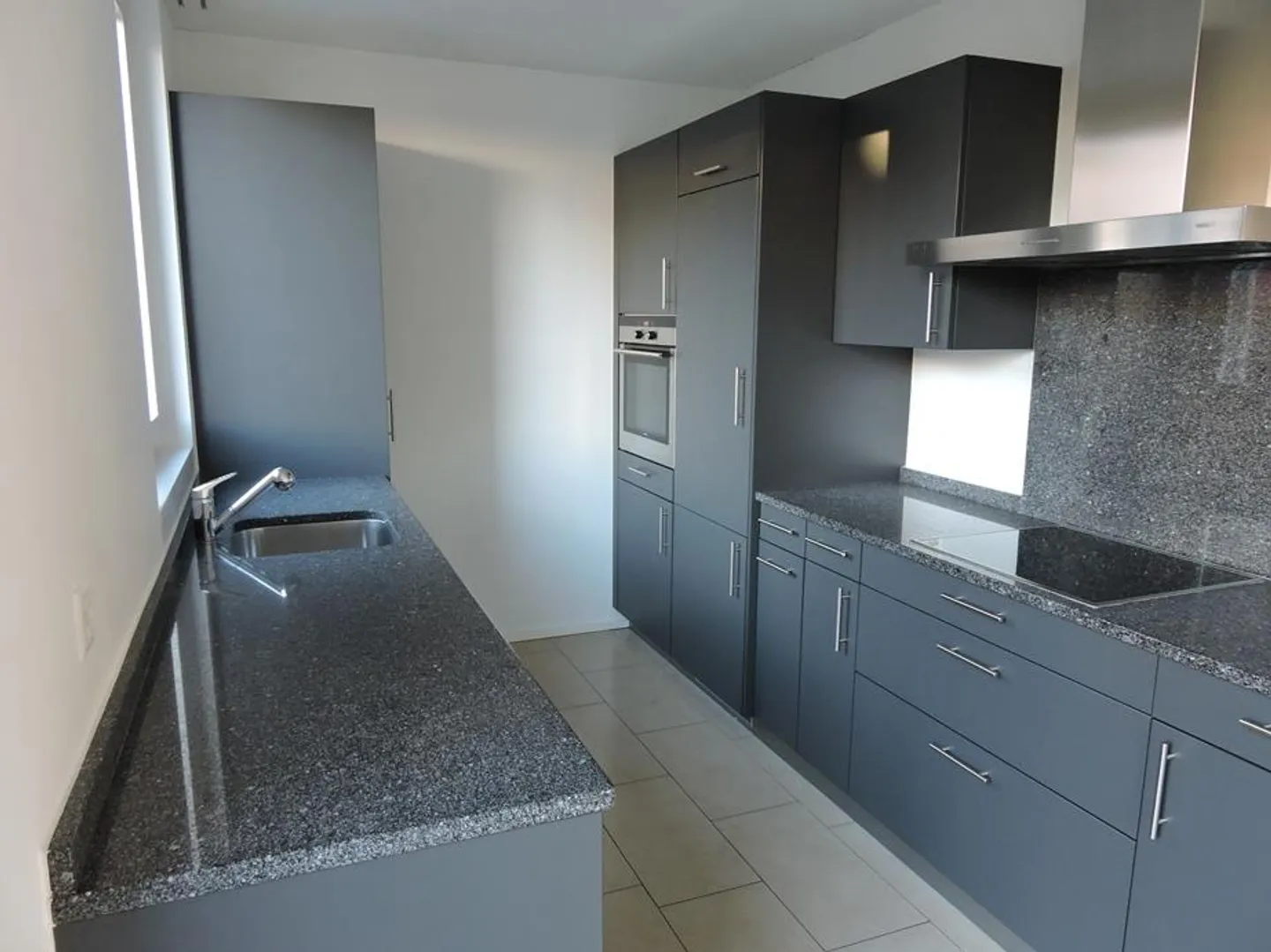 lichtdurchflutete, moderne Wohnung an toller Lage in Thun - Photo 8 sur 12