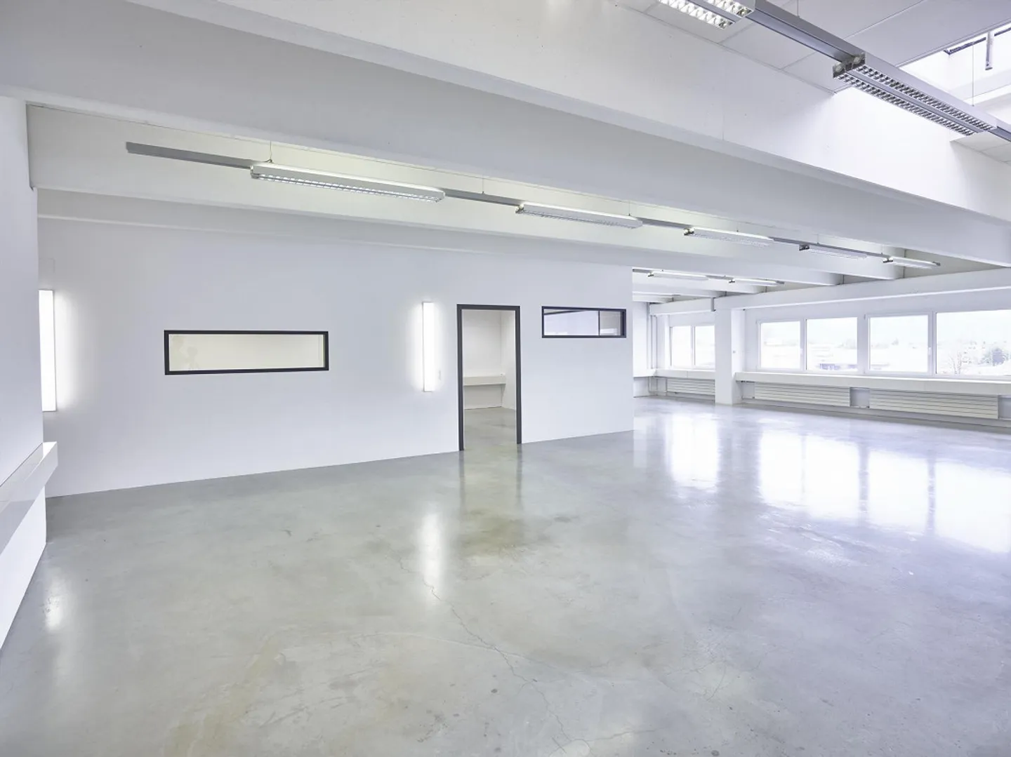 Office space of 370m2 - fully developed and air-conditioned - Photo 3 of 12