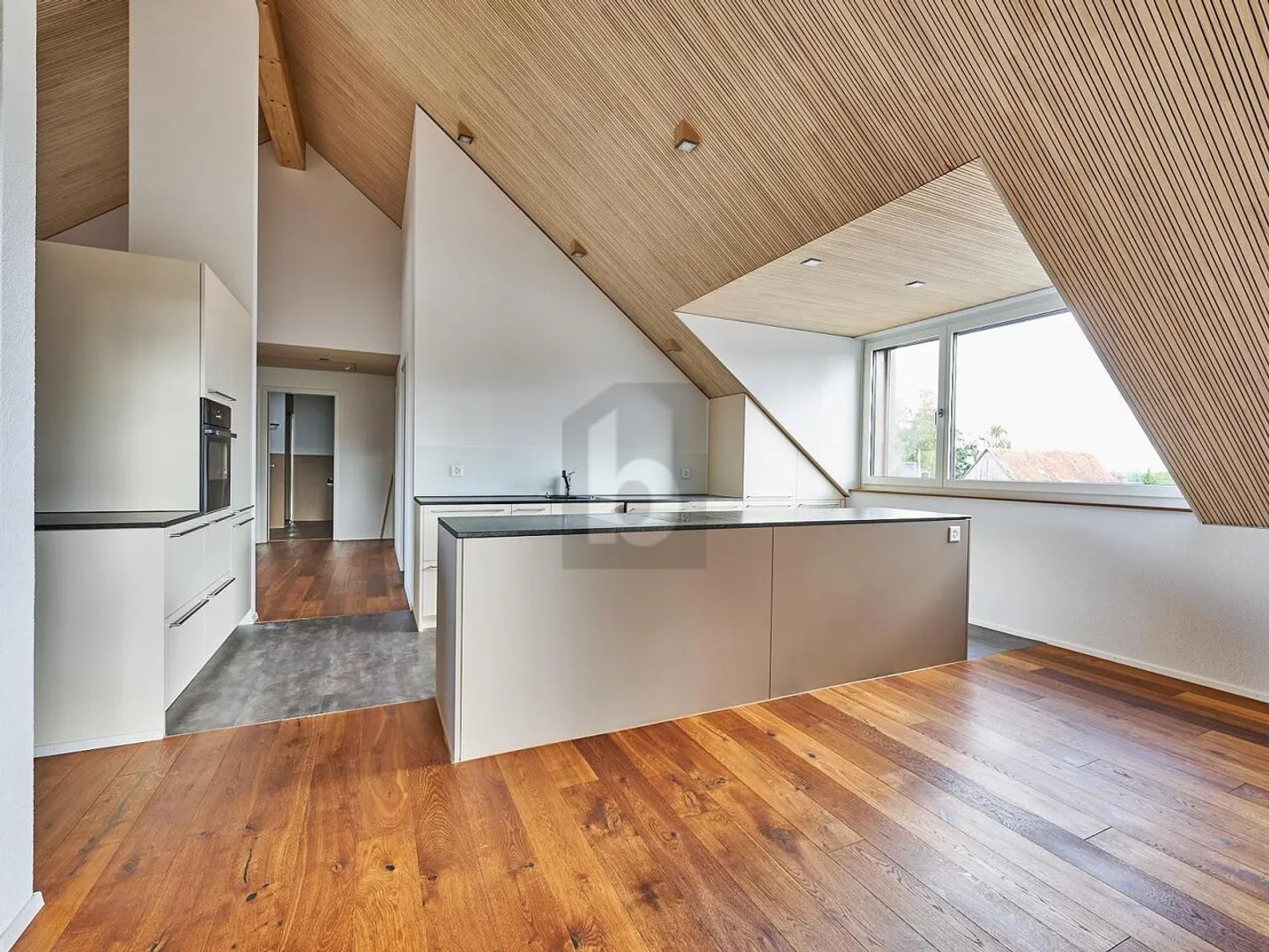 UNA CASA CON UNA SENSAZIONE DI VIVERE PARTICOLARE - Foto 1 di 6