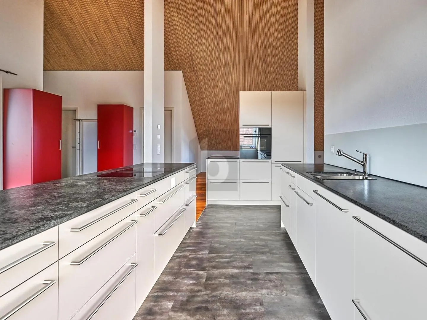 UNA CASA CON UNA SENSAZIONE DI VIVERE PARTICOLARE - Foto 2 di 6