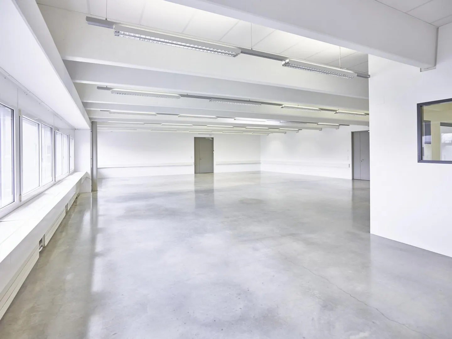 Office space of 370m2 - fully developed and air-conditioned - Photo 5 of 12