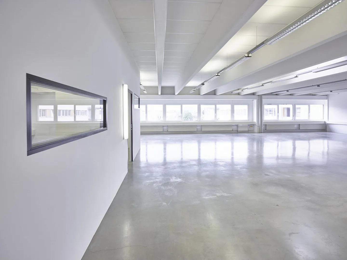 Office space of 370m2 - fully developed and air-conditioned - Photo 2 of 12