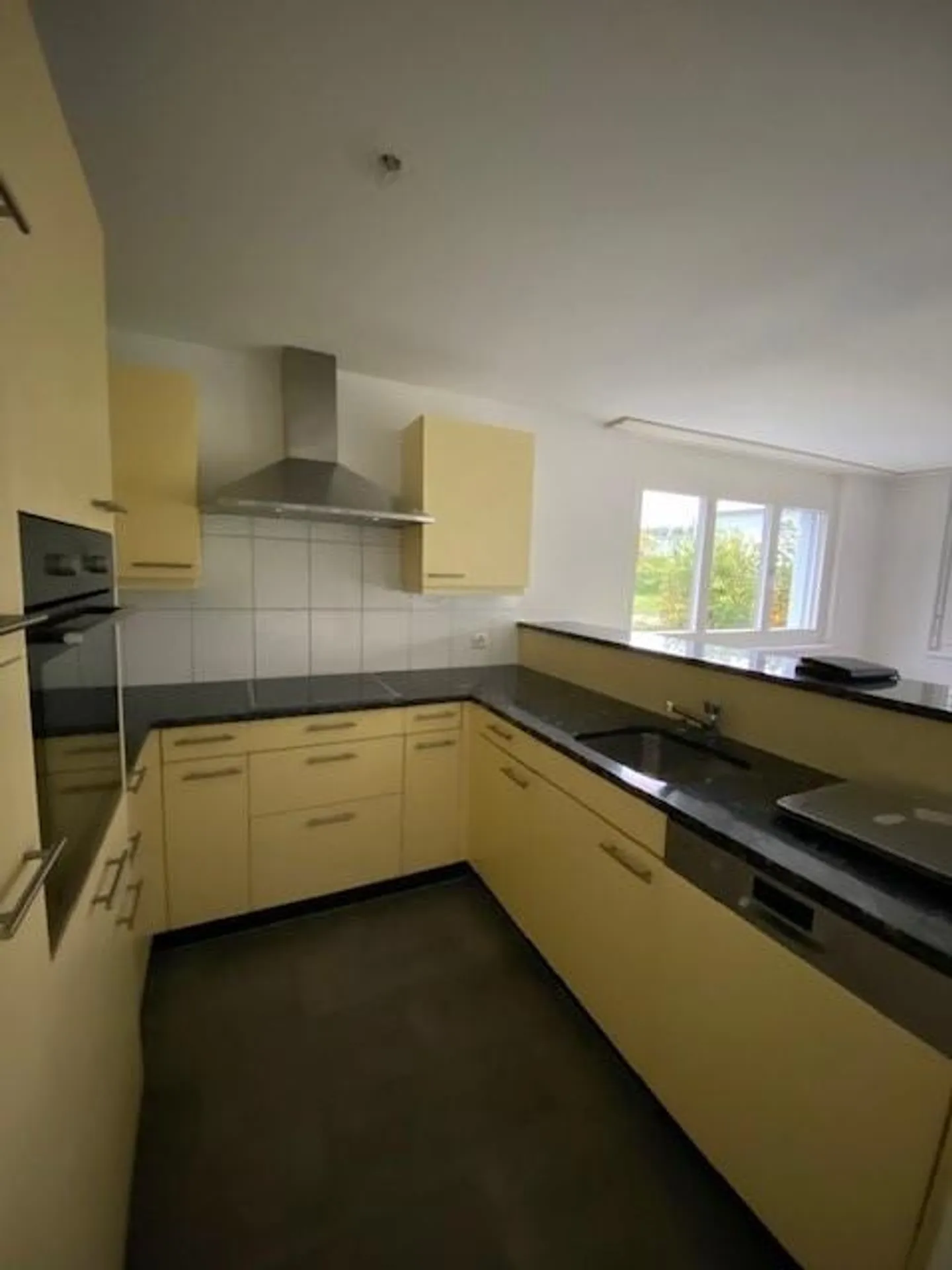 Grosszügige Wohnung im Erdgeschoss mit eigener Terrasse - Photo 3 sur 11