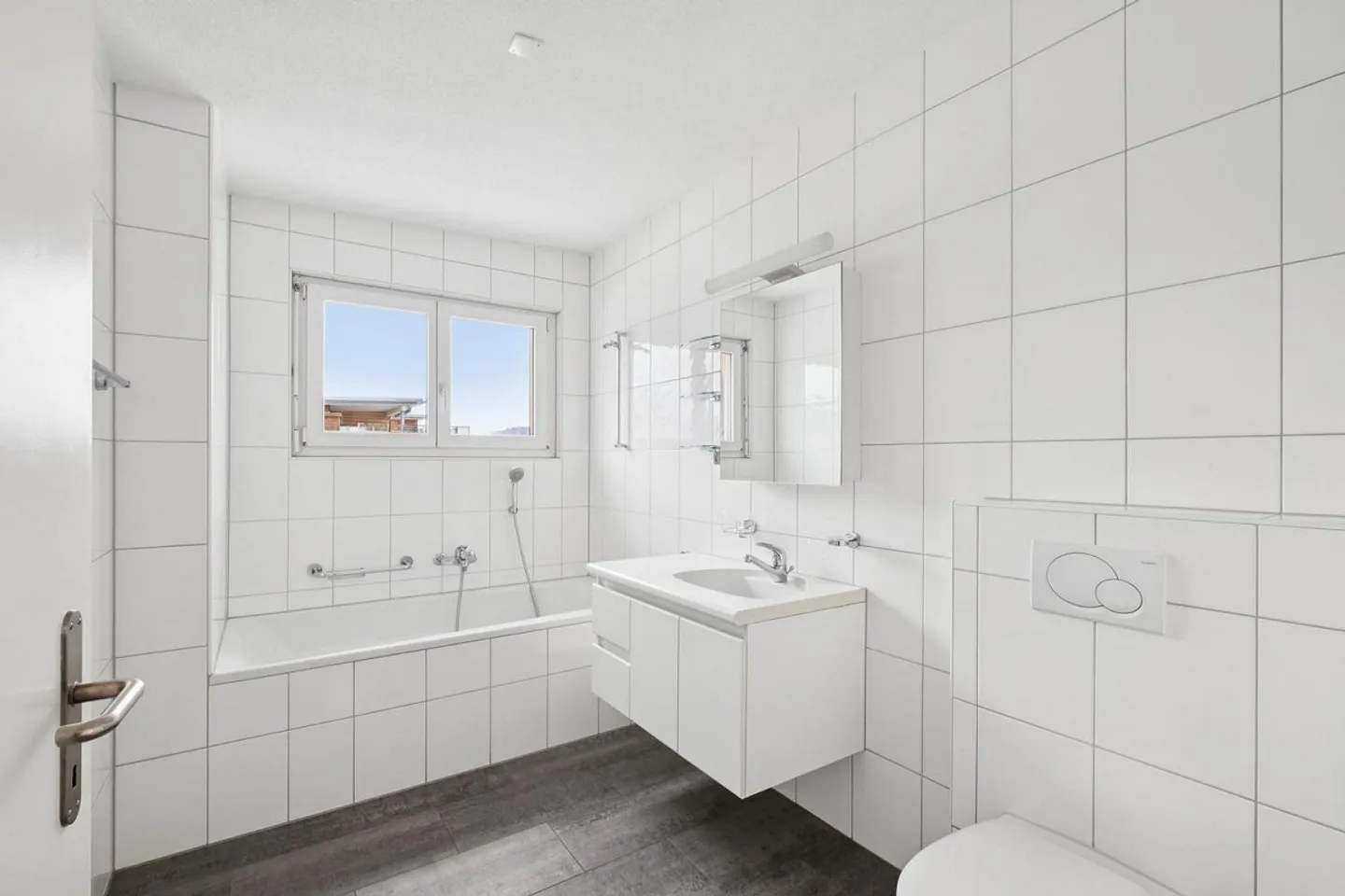 Grosszügige Wohnung im Erdgeschoss mit eigener Terrasse - Photo 8 sur 11