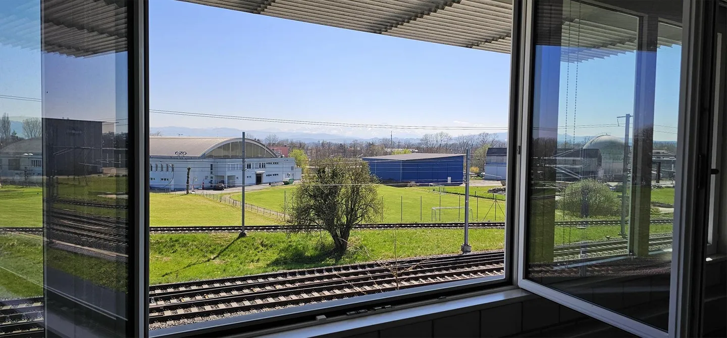 Helle Büros mit traumhaftem Bergblick – Ihr neuer Arbeitsplatz! - Foto 1 von 11