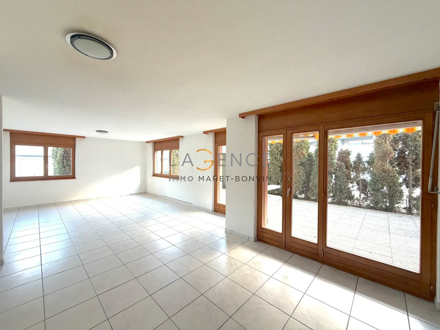 APPARTEMENT DE 3,5 PCES AVEC TERRASSE DE 40 M2 - Photo 1 sur 8