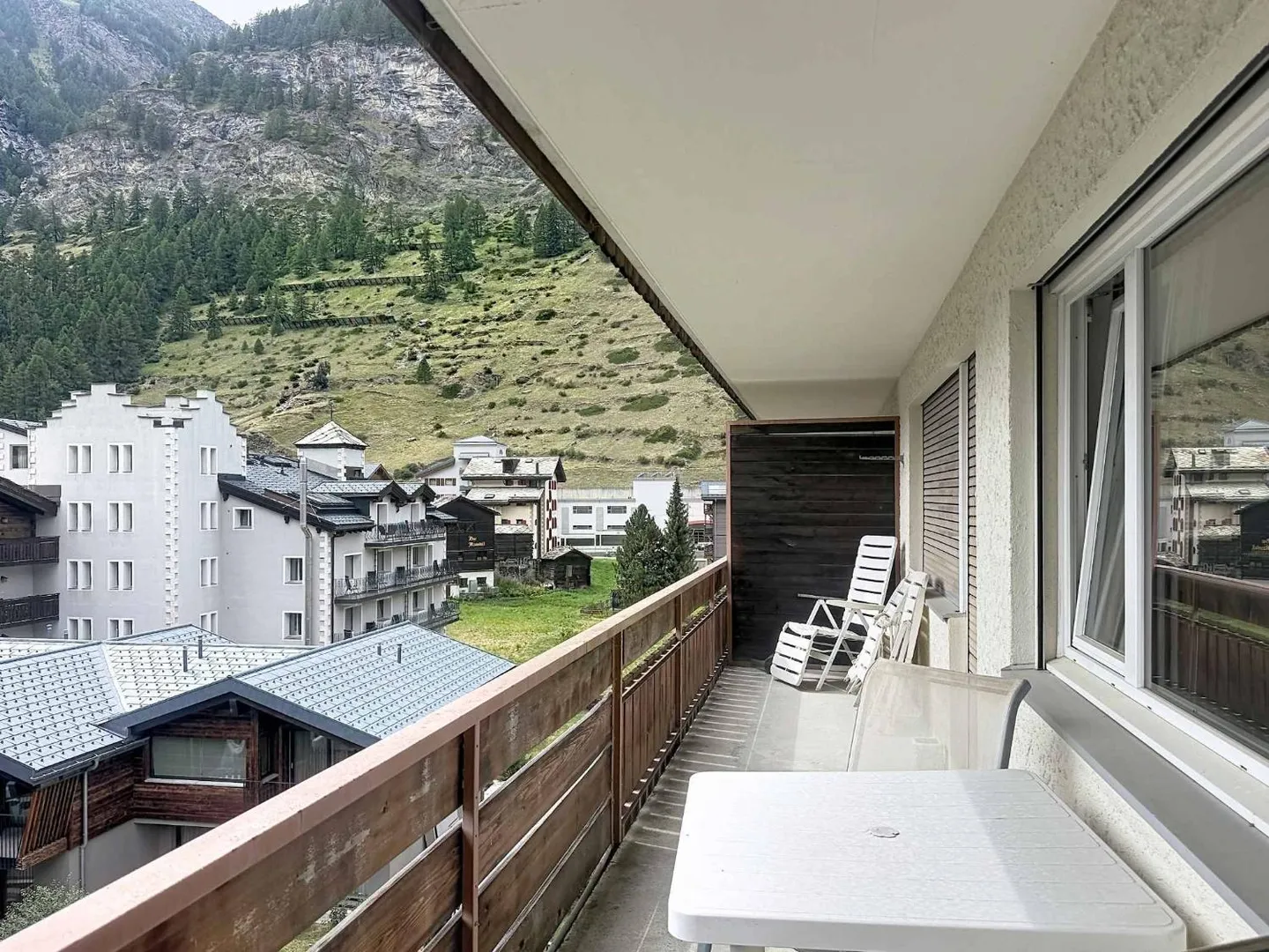 2.5-room apartment exclusive secondary residence with unobstructed view of the Matterhorn - Photo 8 of 13
