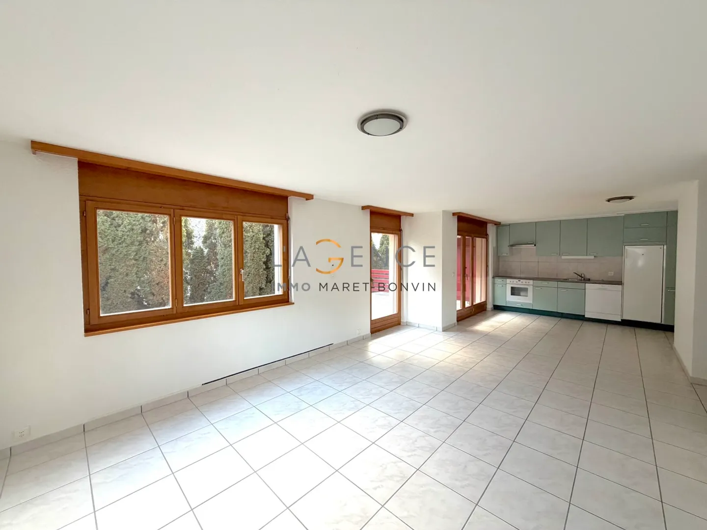 APPARTEMENT DE 3,5 PCES AVEC TERRASSE DE 40 M2 - Photo 2 sur 8