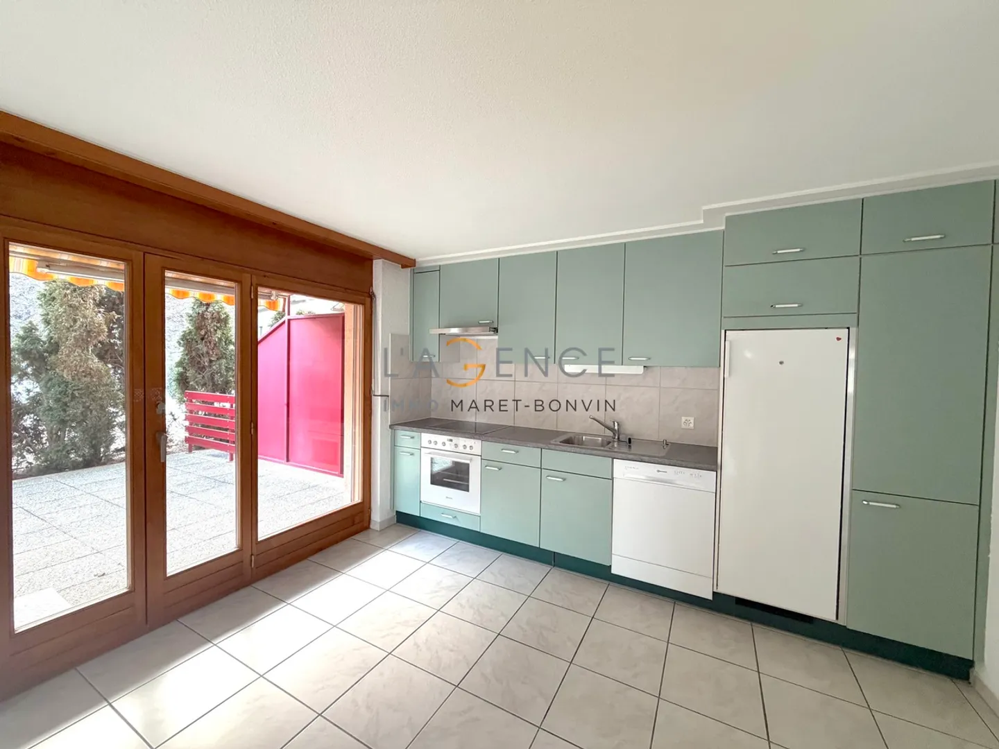 APPARTEMENT DE 3,5 PCES AVEC TERRASSE DE 40 M2 - Photo 3 sur 8