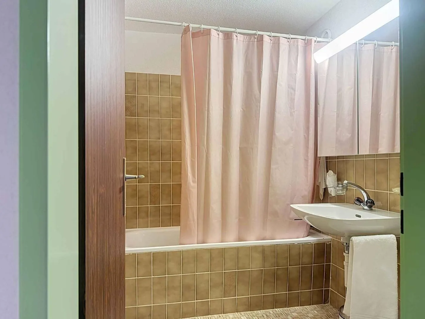 2.5-room apartment exclusive secondary residence with unobstructed view of the Matterhorn - Photo 11 of 13