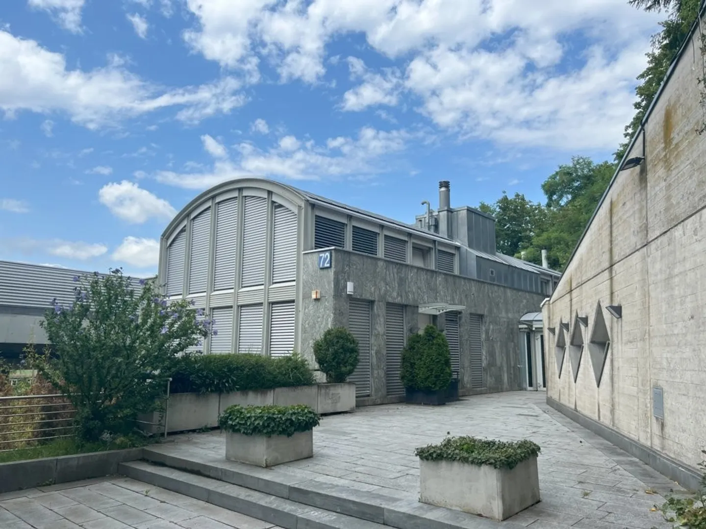 Atelier polyvalent avec vue sur la Sihl et équipements modernes - Photo 1 sur 8