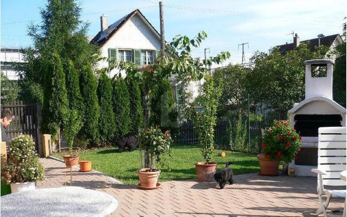 GROSSZÜGIG MIT GARTEN - Foto 1 von 4