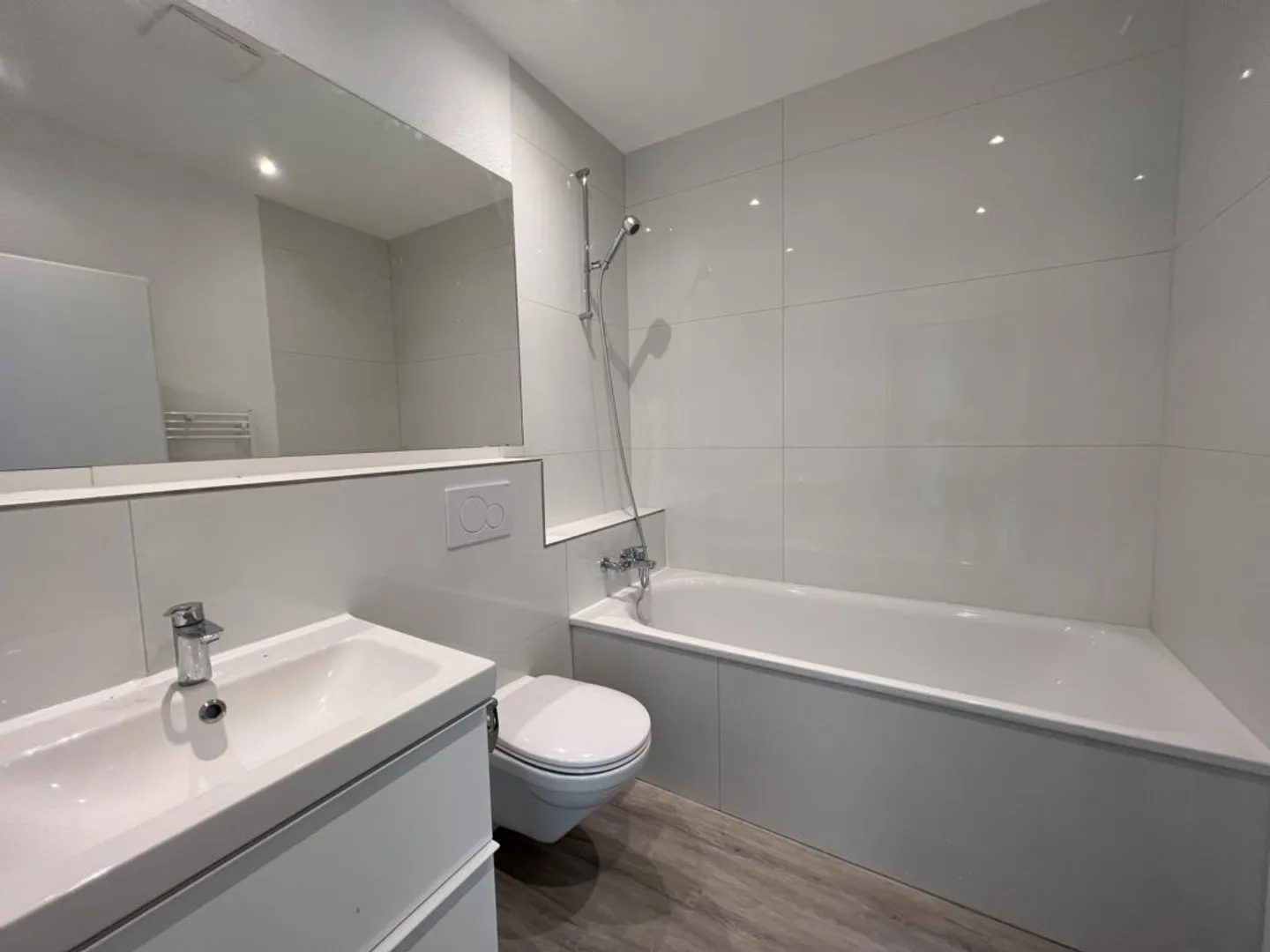 Atelier polyvalent avec vue sur la Sihl et équipements modernes - Photo 5 sur 8