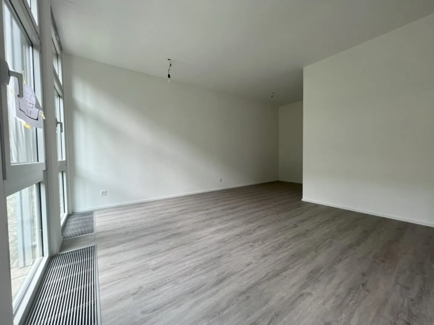 Atelier polyvalent avec vue sur la Sihl et équipements modernes - Photo 6 sur 8